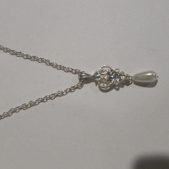 Elegant Silver-Tone Necklace & Earring Set Faux Pearl Teardrop Accents Women's - Picture 4 of 8